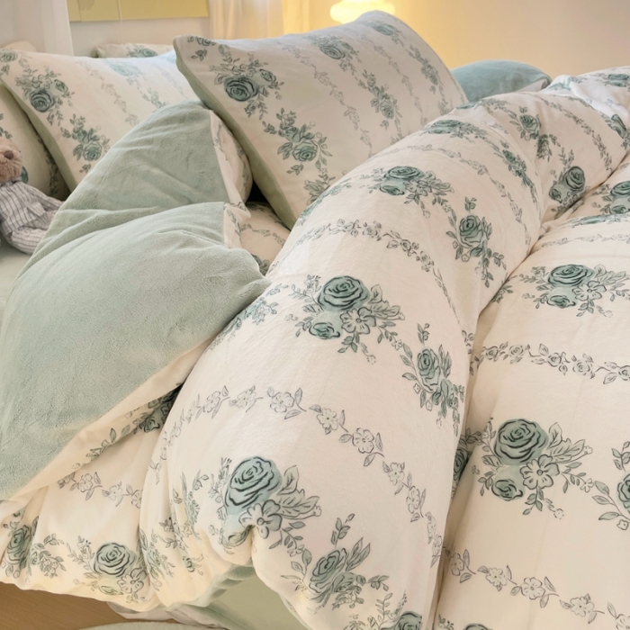 91家纺网 家纺一手货源 找家纺 梦柏家纺 2023新款高克重牛奶绒印花四件套 森林来信