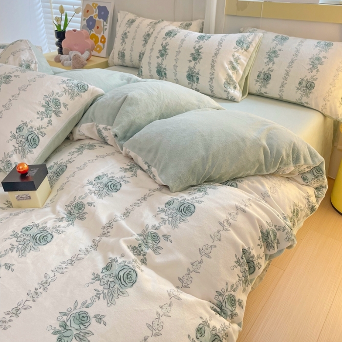 91家纺网 家纺一手货源 找家纺 梦柏家纺 2023新款高克重牛奶绒印花四件套 森林来信