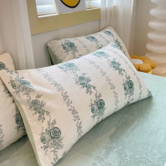 91家纺网 家纺一手货源 找家纺 梦柏家纺 2023新款高克重牛奶绒印花四件套 森林来信