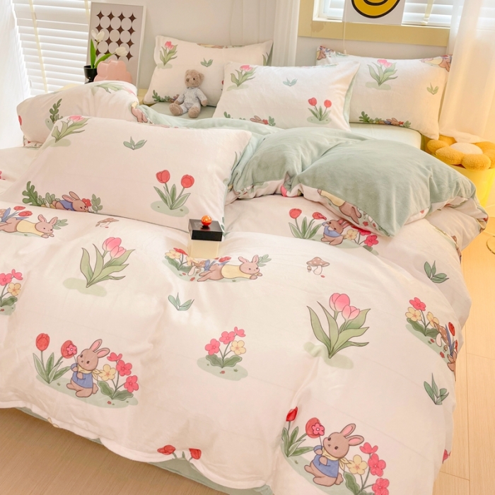 91家纺网 家纺一手货源 找家纺 梦柏家纺 2023新款高克重牛奶绒印花四件套 森林兔兔