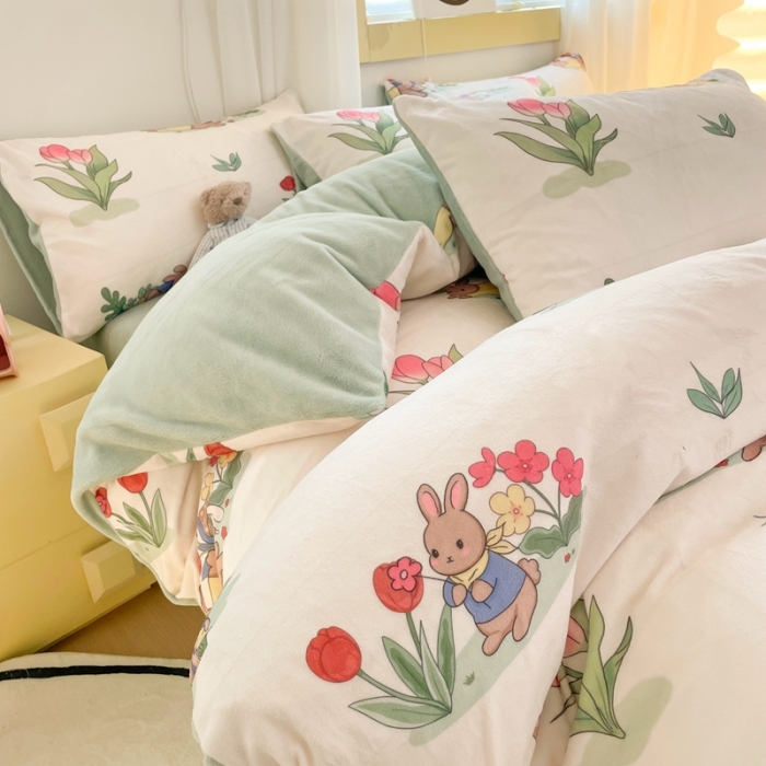 91家纺网 家纺一手货源 找家纺 梦柏家纺 2023新款高克重牛奶绒印花四件套 森林兔兔