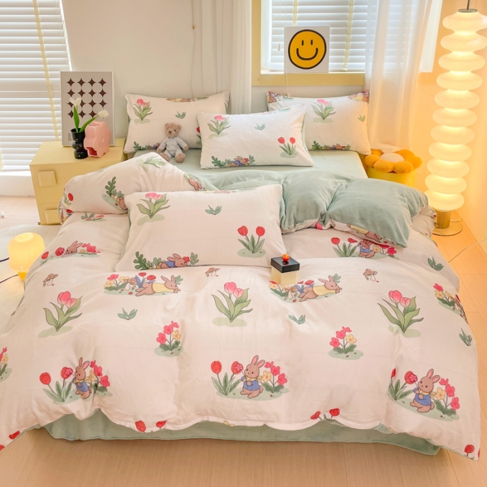 91家纺网 家纺一手货源 找家纺 梦柏家纺 2023新款高克重牛奶绒印花四件套 森林兔兔