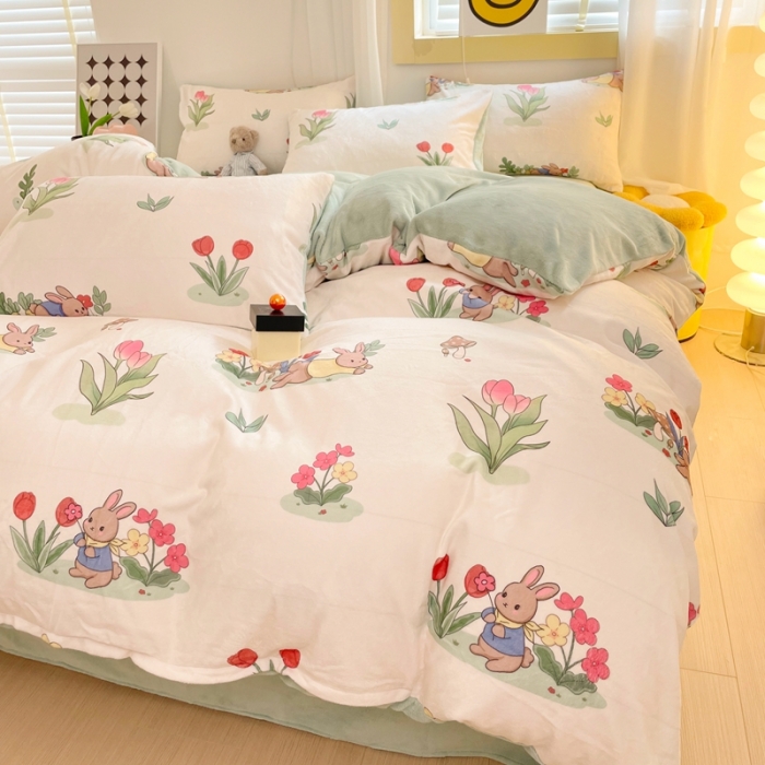 91家纺网 家纺一手货源 找家纺 梦柏家纺 2023新款高克重牛奶绒印花四件套 森林兔兔