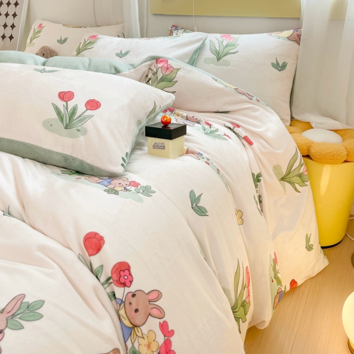 91家纺网 家纺一手货源 找家纺 梦柏家纺 2023新款高克重牛奶绒印花四件套 森林兔兔