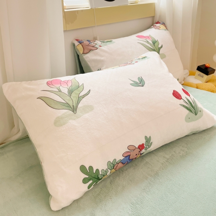 91家纺网 家纺一手货源 找家纺 梦柏家纺 2023新款高克重牛奶绒印花四件套 森林兔兔