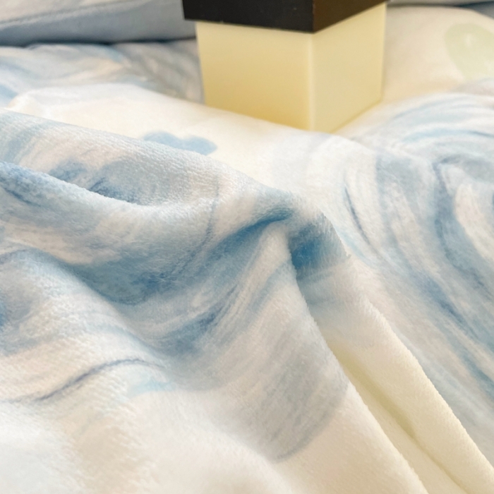 91家纺网 家纺一手货源 找家纺 梦柏家纺 2023新款高克重牛奶绒印花四件套 西西花海