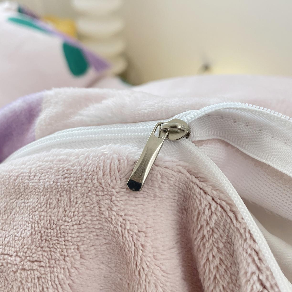 91家纺网 家纺一手货源 找家纺 梦柏家纺 2023新款高克重牛奶绒印花四件套 巷屿猫