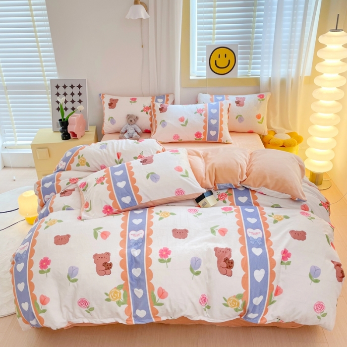 91家纺网 家纺一手货源 找家纺 梦柏家纺 2023新款高克重牛奶绒印花四件套 熊熊韵味