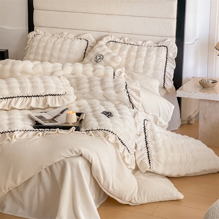 91家纺网 家纺一手货源 找家纺 婳庭家居  2023新款山茶花兔兔绒系列四件套 山茶花-米白