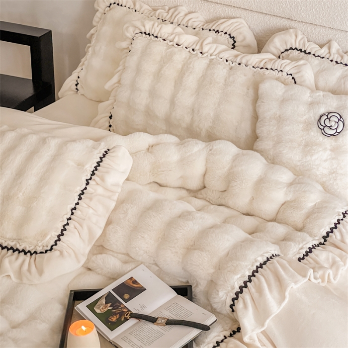 91家纺网 家纺一手货源 找家纺 婳庭家居  2023新款山茶花兔兔绒系列四件套 山茶花-米白