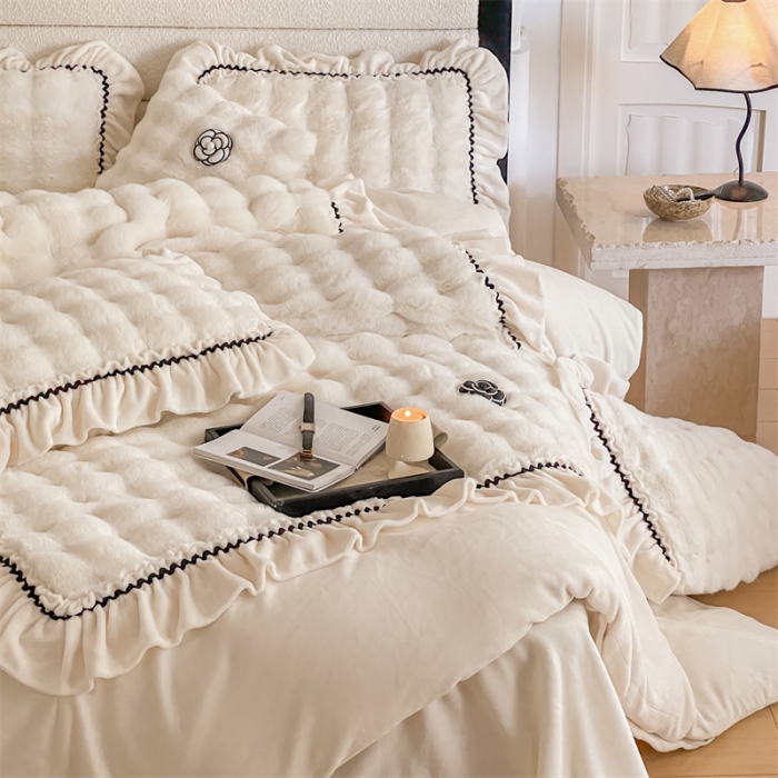 91家纺网 家纺一手货源 找家纺 婳庭家居  2023新款山茶花兔兔绒系列四件套 山茶花-米白