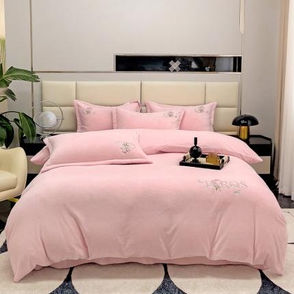 91家纺网 家纺一手货源 找家纺 星尚 2023新款全消光牛奶绒刺绣保暖四件套-迪美 樱花粉