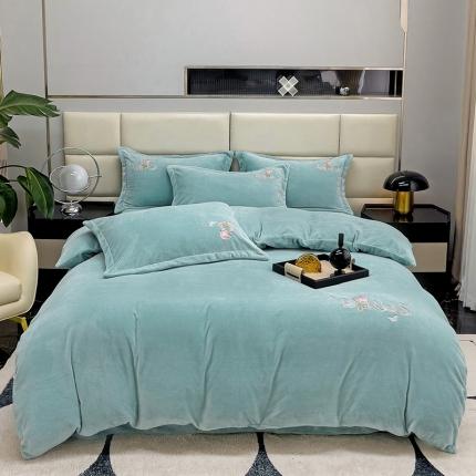 91家纺网 家纺一手货源 找家纺 星尚 2023新款全消光牛奶绒刺绣保暖四件套-迪美 晨雾绿