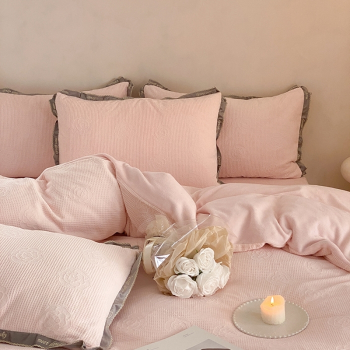 91家纺网 家纺一手货源 找家纺 （总）蜜柚 2024新款高克重全消光牛奶绒雕花烂花法式轻奢四件套