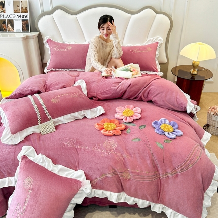 91家纺网 家纺一手货源 找家纺 苏米娜9斤230g韩版公主风立体花朵牛奶绒四件套宝宝绒贴布绣兔毛绒被套