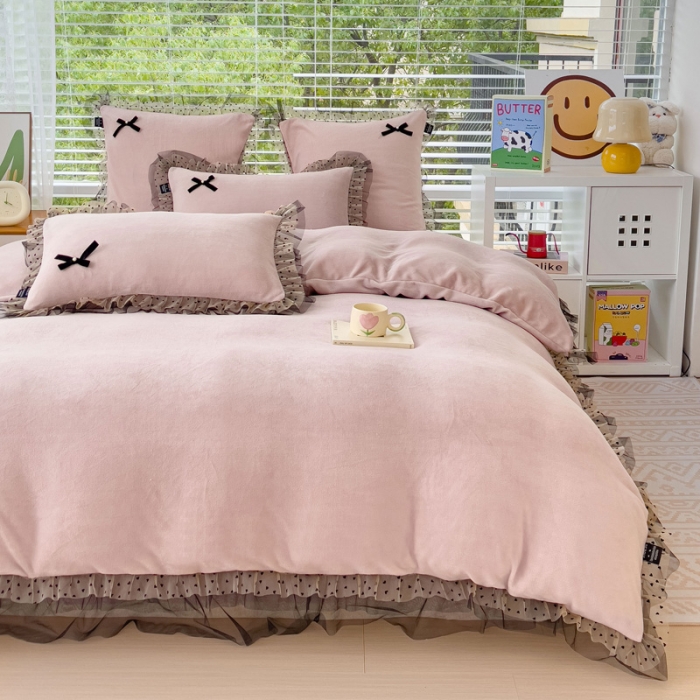 91家纺网 家纺一手货源 找家纺 2025新款牛奶绒雕花四件套-KK小姐 粉紫