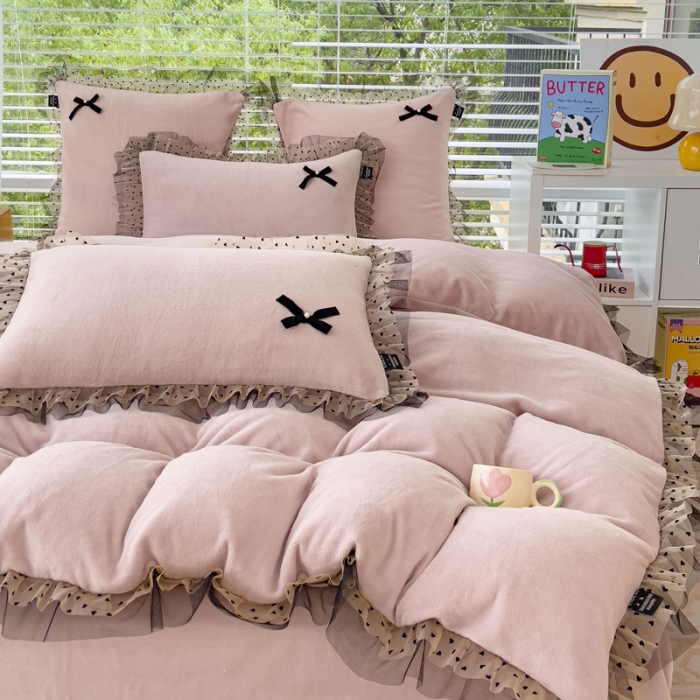 91家纺网 家纺一手货源 找家纺 2025新款牛奶绒雕花四件套-KK小姐 粉紫