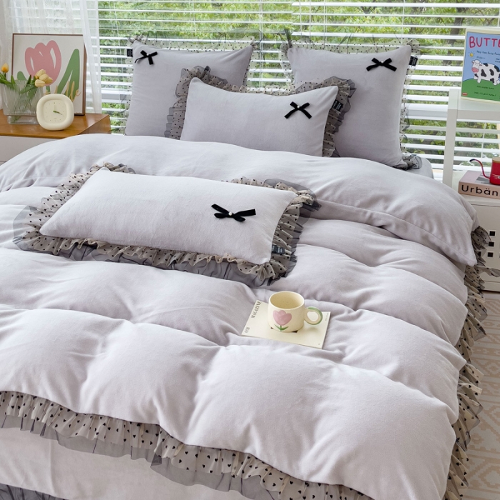 91家纺网 家纺一手货源 找家纺 2025新款牛奶绒雕花四件套-KK小姐 浅灰