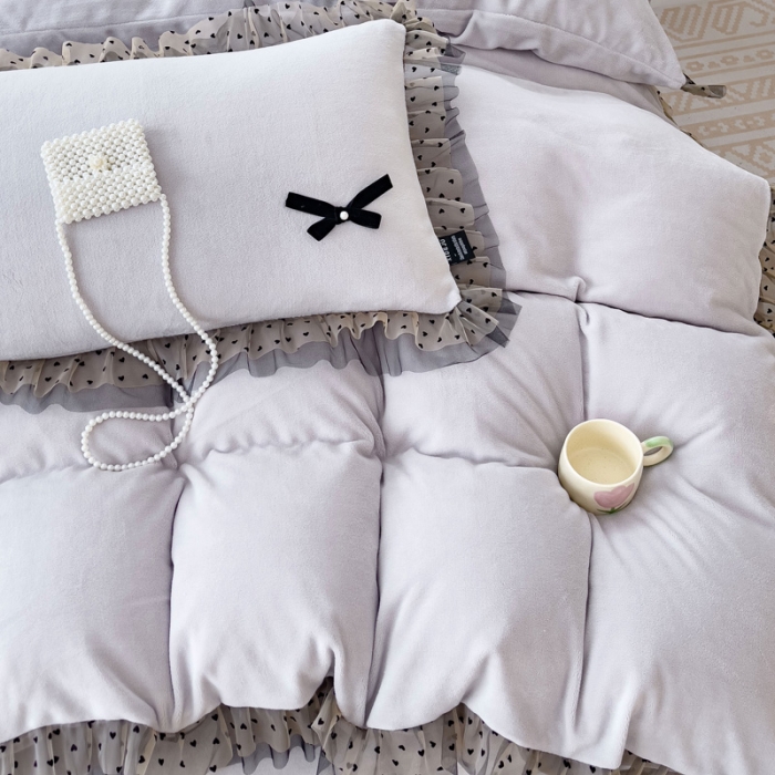 91家纺网 家纺一手货源 找家纺 2025新款牛奶绒雕花四件套-KK小姐 浅灰
