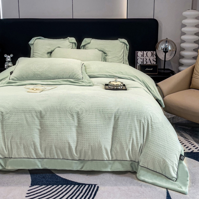 91家纺网 家纺一手货源 找家纺 2025新款牛奶绒雕花四件套-浪漫花艺 水绿