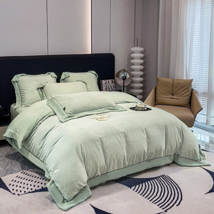 91家纺网 家纺一手货源 找家纺 2025新款牛奶绒雕花四件套-浪漫花艺 水绿