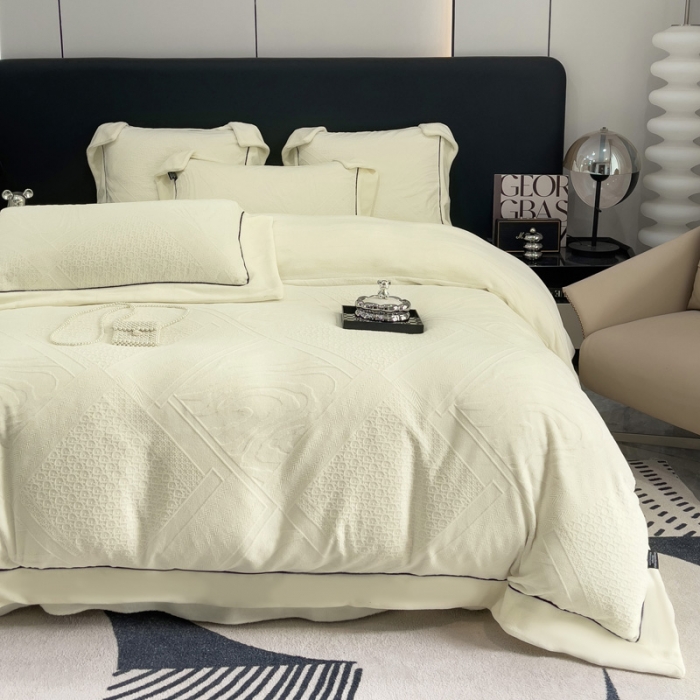 91家纺网 家纺一手货源 找家纺 2025新款牛奶绒雕花四件套-苏黎 白色