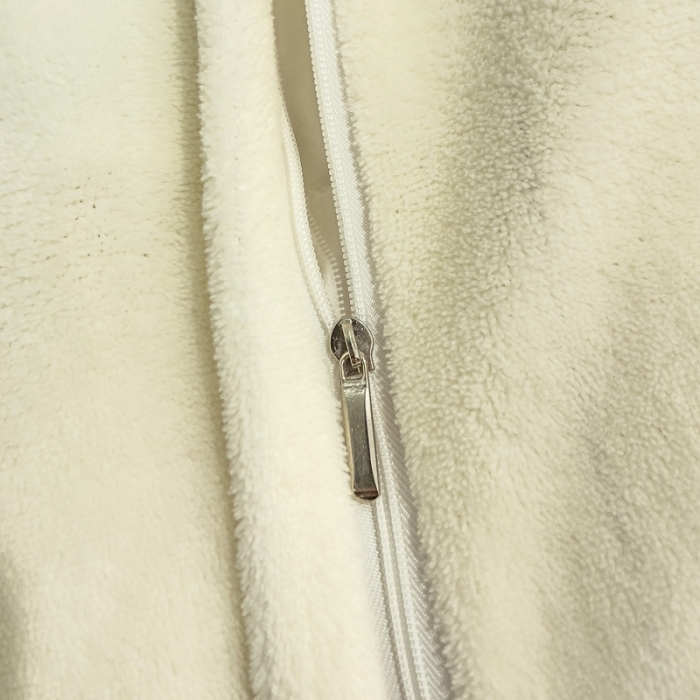 91家纺网 家纺一手货源 找家纺 2025新款牛奶绒雕花四件套-苏黎 白色