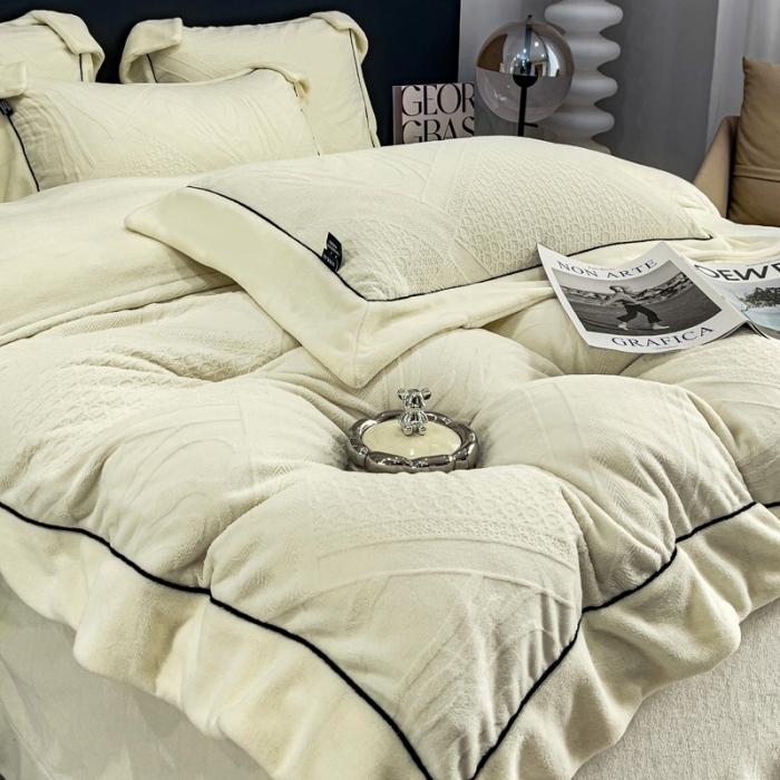 91家纺网 家纺一手货源 找家纺 2025新款牛奶绒雕花四件套-苏黎 白色