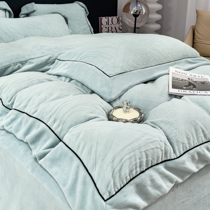 91家纺网 家纺一手货源 找家纺 2025新款牛奶绒雕花四件套-苏黎 蓝色