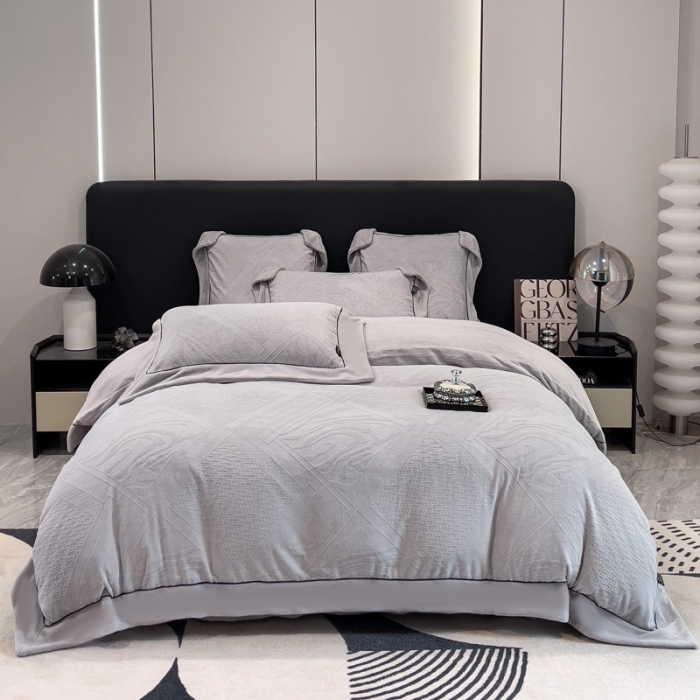 91家纺网 家纺一手货源 找家纺 2025新款牛奶绒雕花四件套-苏黎 浅灰色