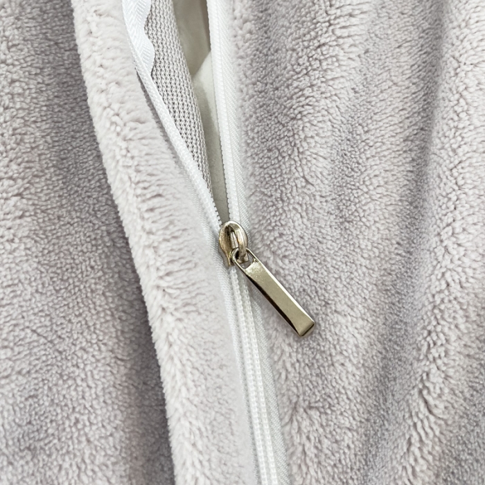 91家纺网 家纺一手货源 找家纺 2025新款牛奶绒雕花四件套-苏黎 浅灰色