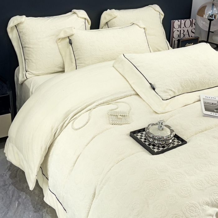 91家纺网 家纺一手货源 找家纺 （总）2025新款牛奶绒雕花四件套-小香