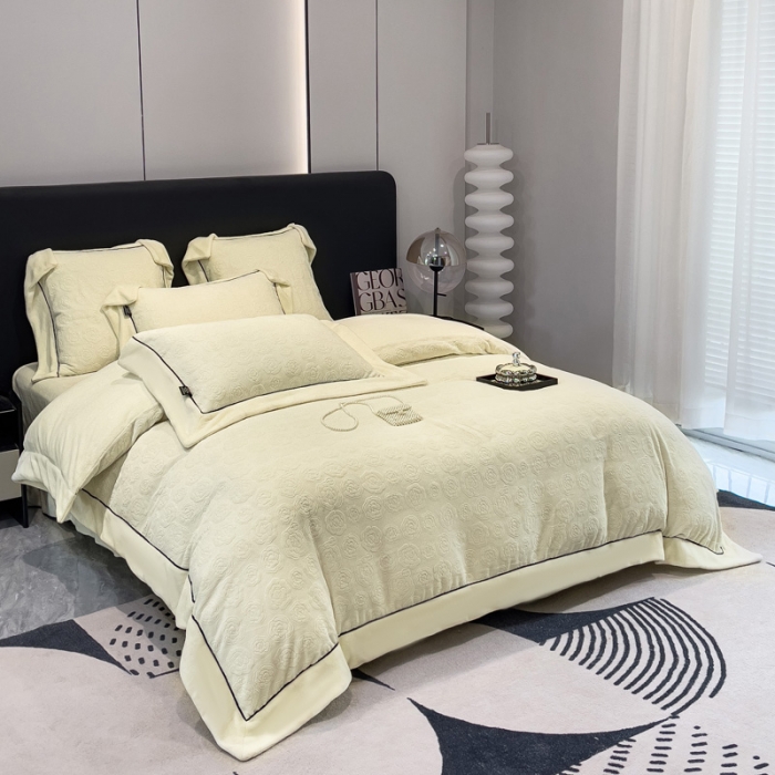 91家纺网 家纺一手货源 找家纺 （总）2025新款牛奶绒雕花四件套-小香