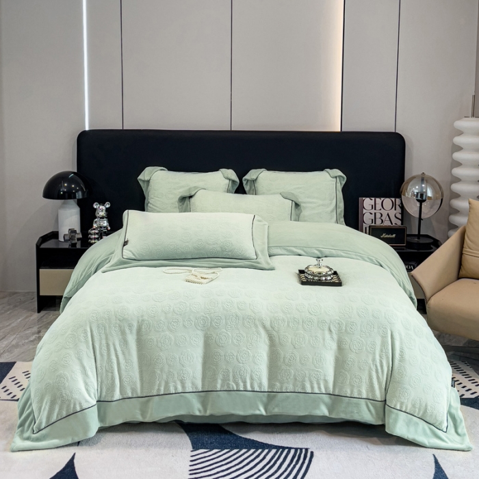 91家纺网 家纺一手货源 找家纺 2025新款牛奶绒雕花四件套-小香 水绿色