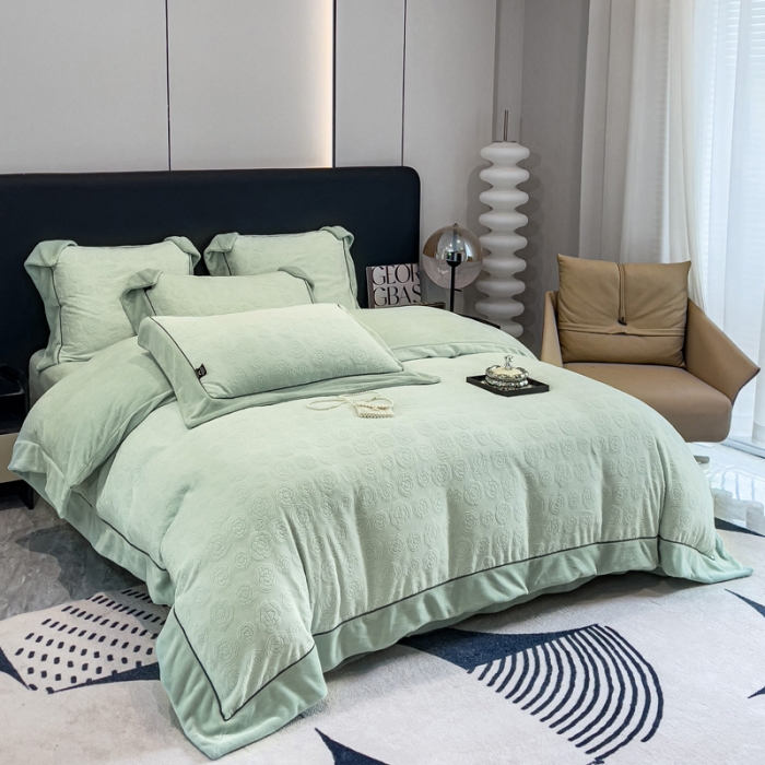 91家纺网 家纺一手货源 找家纺 2025新款牛奶绒雕花四件套-小香 水绿色