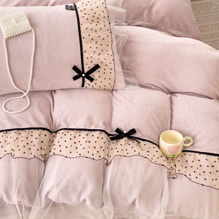 91家纺网 家纺一手货源 找家纺 2025新款牛奶绒拼纱四件套-洛可可 粉紫
