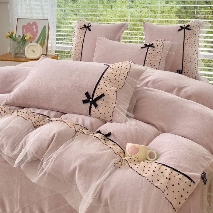 91家纺网 家纺一手货源 找家纺 2025新款牛奶绒拼纱四件套-洛可可 粉紫