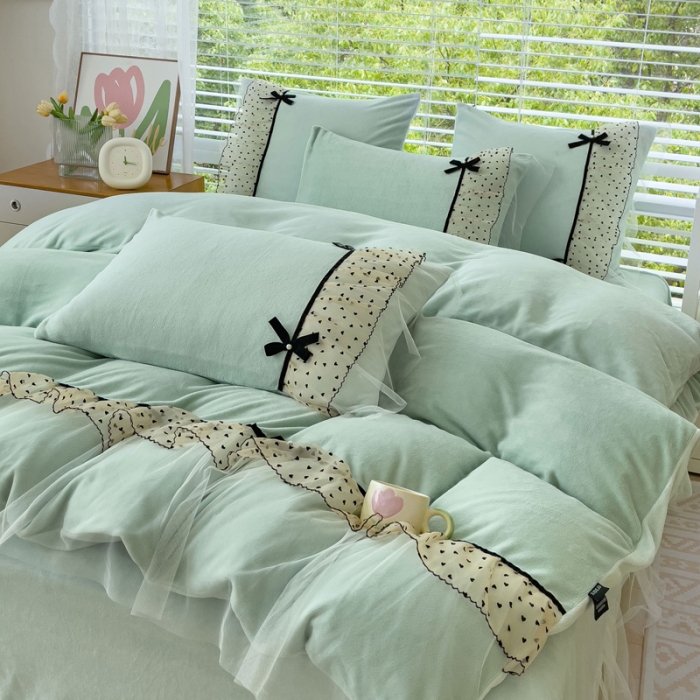 91家纺网 家纺一手货源 找家纺 2025新款牛奶绒拼纱四件套-洛可可 水绿