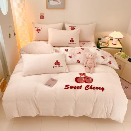 91家纺网 家纺一手货源 找家纺 2023新款牛奶绒印花毛巾绣单被套 被套150*200cm 毛巾绣 毛巾绣-油墨樱桃