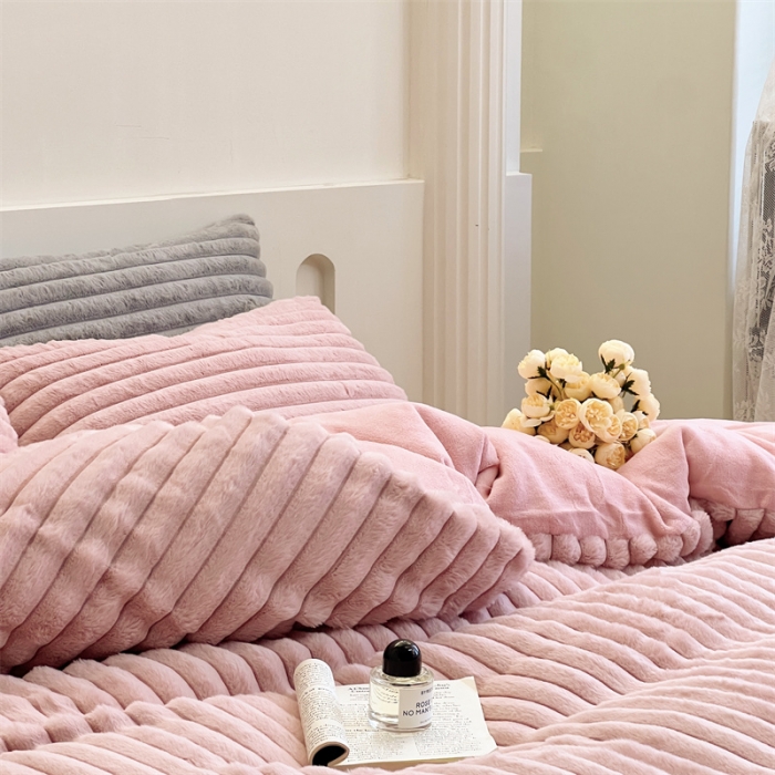 91家纺网 家纺一手货源 找家纺 安莱生活 2023新款秋冬皮草兔毛四件套 橡皮粉