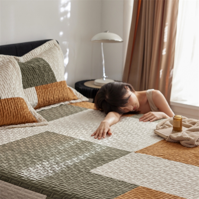 91家纺网 家纺一手货源 找家纺 安莱生活 2023新款原创多功能创意拼块水晶绒荷兰绒天鹅绒毯床盖系列 拼块绿