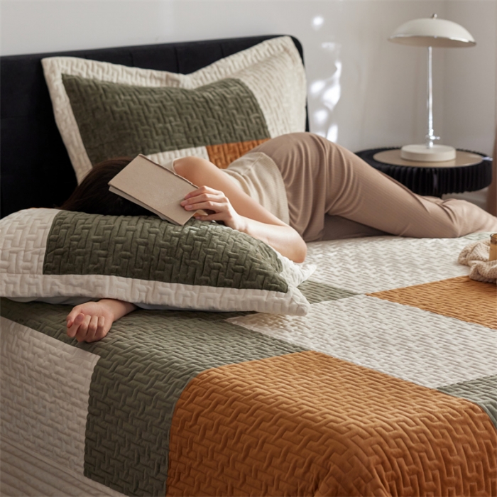 91家纺网 家纺一手货源 找家纺 安莱生活 2023新款原创多功能创意拼块水晶绒荷兰绒天鹅绒毯床盖系列 拼块绿