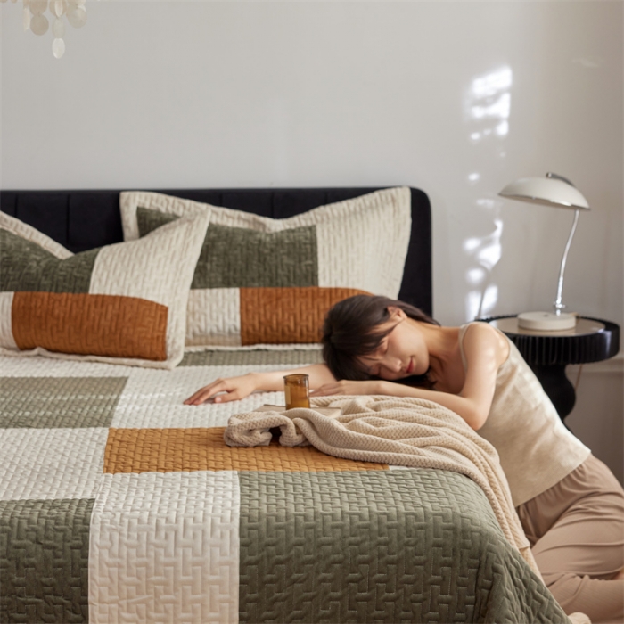 91家纺网 家纺一手货源 找家纺 安莱生活 2023新款原创多功能创意拼块水晶绒荷兰绒天鹅绒毯床盖系列 拼块绿