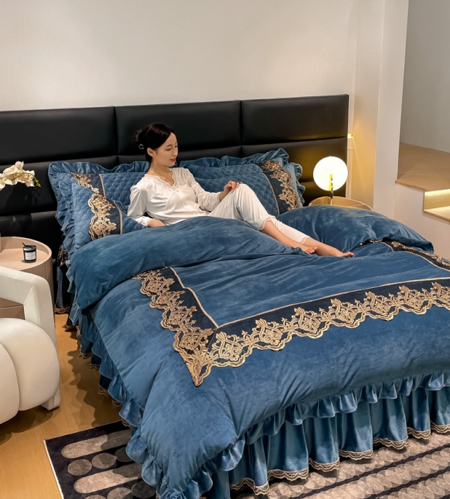 91家纺网 家纺一手货源 找家纺 （总）忘忧草 2023新款婴儿绒夹棉床裙四件套-爱莎