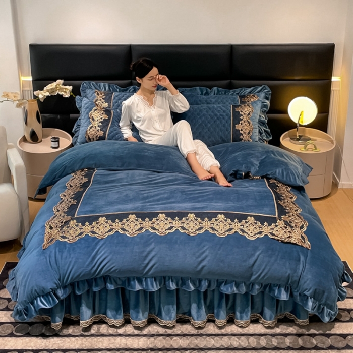 91家纺网 家纺一手货源 找家纺 忘忧草 2023新款婴儿绒夹棉床裙四件套-爱莎 宾利蓝