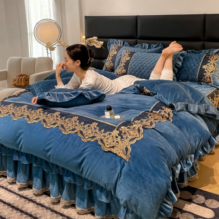 91家纺网 家纺一手货源 找家纺 忘忧草 2023新款婴儿绒夹棉床裙四件套-爱莎 宾利蓝