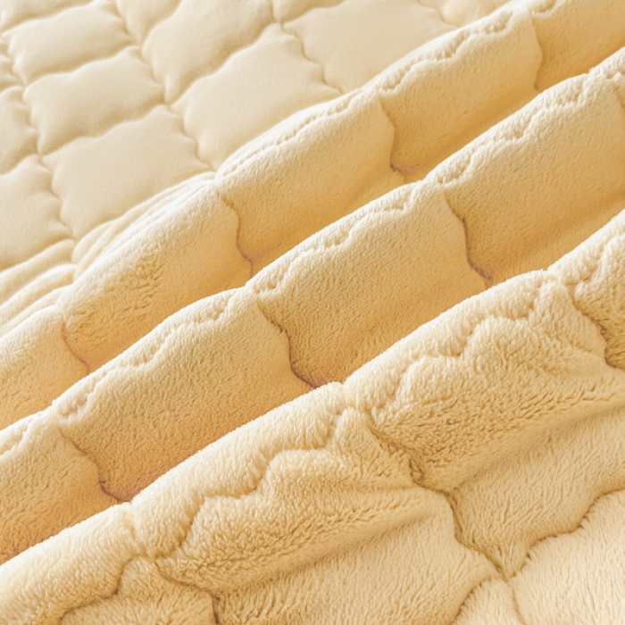 91家纺网 家纺一手货源 找家纺 （总）鑫钰 2023秋冬年新款高克重绣花牛奶绒夹棉床笠床罩席梦思保护套