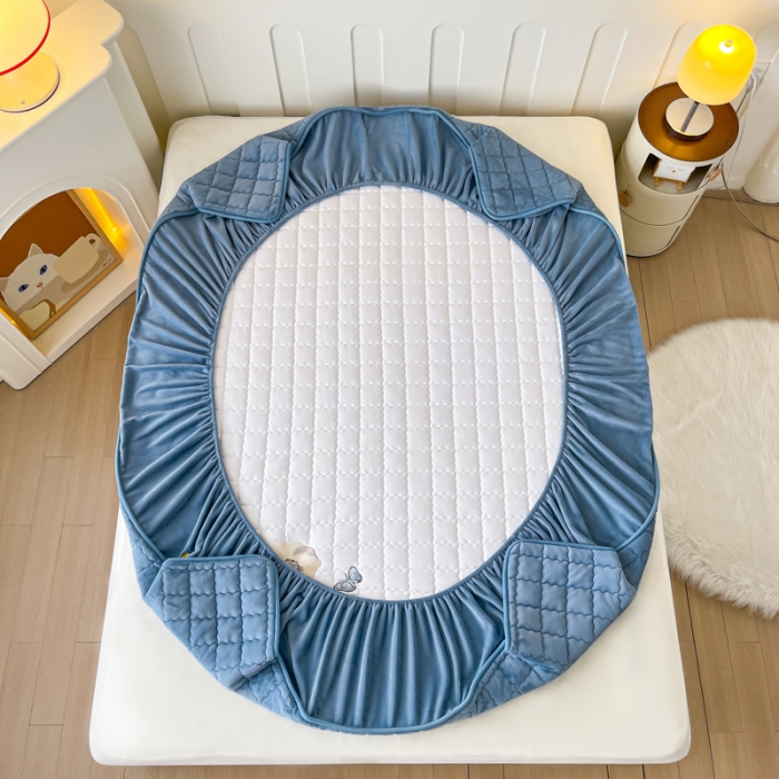 91家纺网 家纺一手货源 找家纺 鑫钰 2023秋冬年新款高克重绣花牛奶绒夹棉床笠床罩席梦思保护套 蝶梦-梦幻蓝