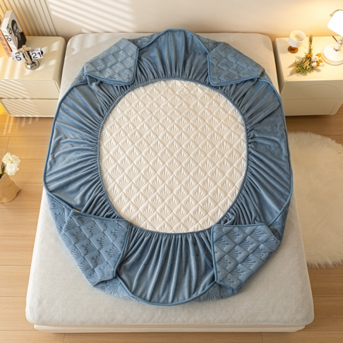 91家纺网 家纺一手货源 找家纺 （总）鑫钰 2023秋冬年新款高克重牛奶绒夹棉床笠床罩席梦思保护套