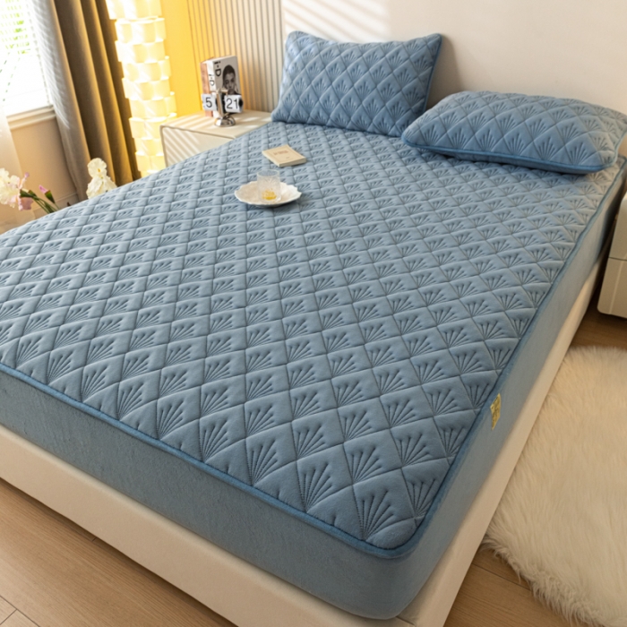 91家纺网 家纺一手货源 找家纺 鑫钰 2023秋冬年新款高克重牛奶绒夹棉床笠床罩席梦思保护套 烟花-宝石蓝